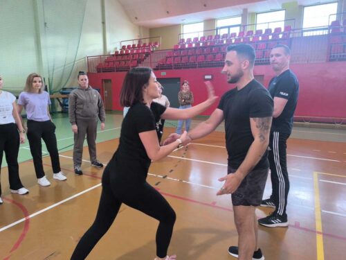 Zajęcia z samoobrony w ramach 100-lecia kobiet w Policji