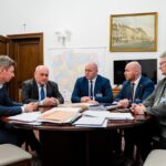 Delegacja samorządowców z Gołdapi przekazała na ręce ministra Jana Grabca petycję do premiera Donalda Tuska w sprawie reaktywacji linii kolejowej