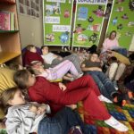 Relaksacyjne zajęcia w bibliotece – spotkanie pełne wyciszenia i twórczej zabawy