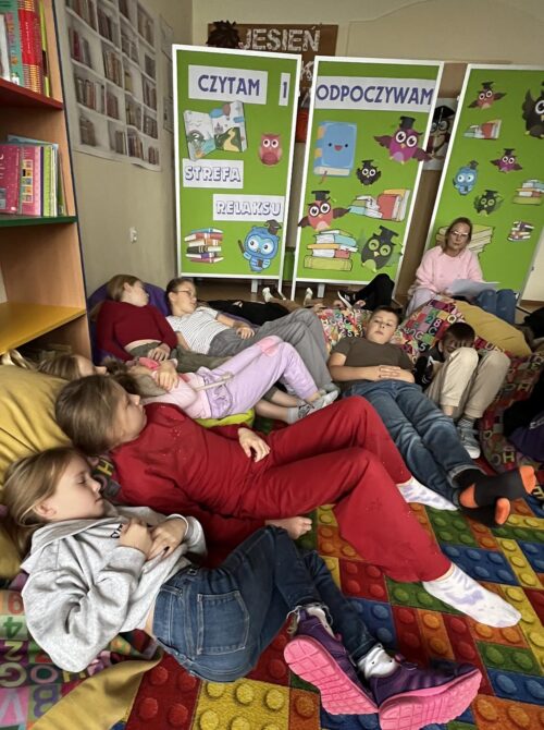 Relaksacyjne zajęcia w bibliotece – spotkanie pełne wyciszenia i twórczej zabawy