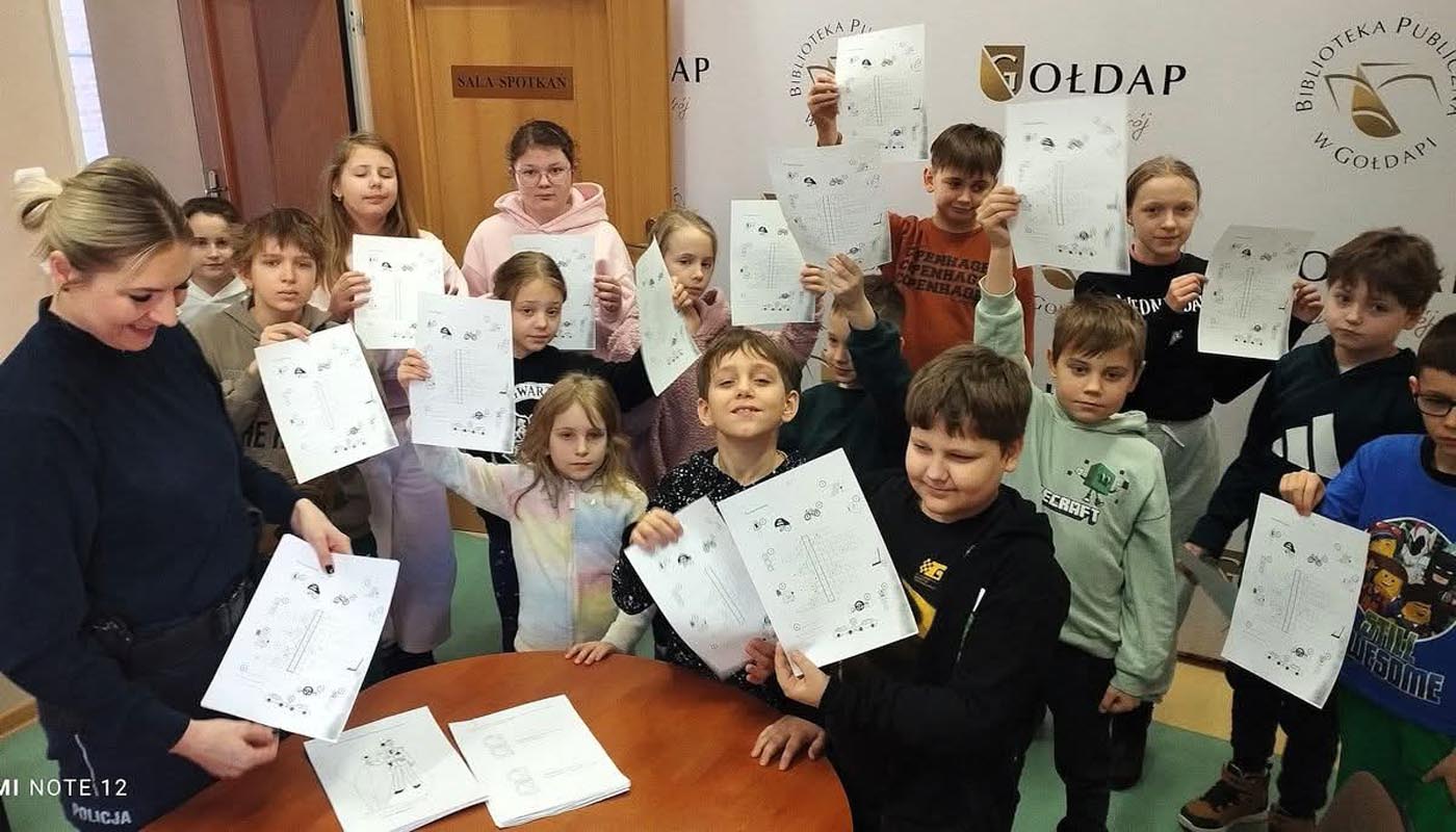 Trwają „Bezpieczne Ferie” – policjanci promują bezpieczne zachowania