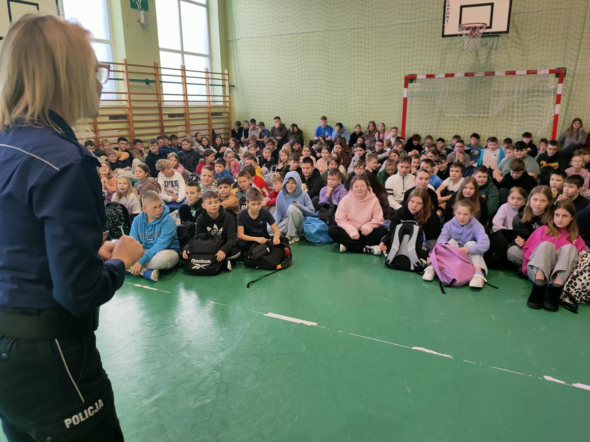 Bezpieczne ferie zimowe 2026 z gołdapską policją