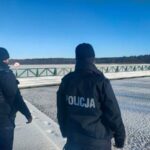 Policjanci kontrolują i ostrzegają przed wchodzeniem na zamarznięte zbiorniki wodne!