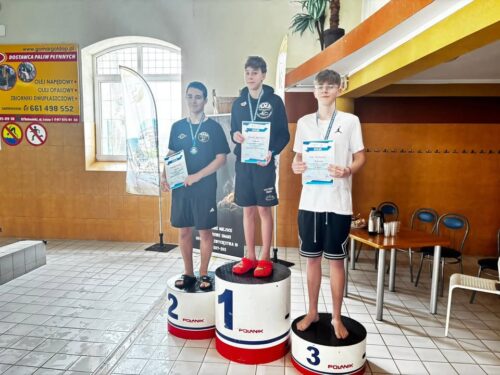 Uczniowie „Piątki” na medalowych miejscach podczas Mistrzostw Gołdapi w Pływaniu