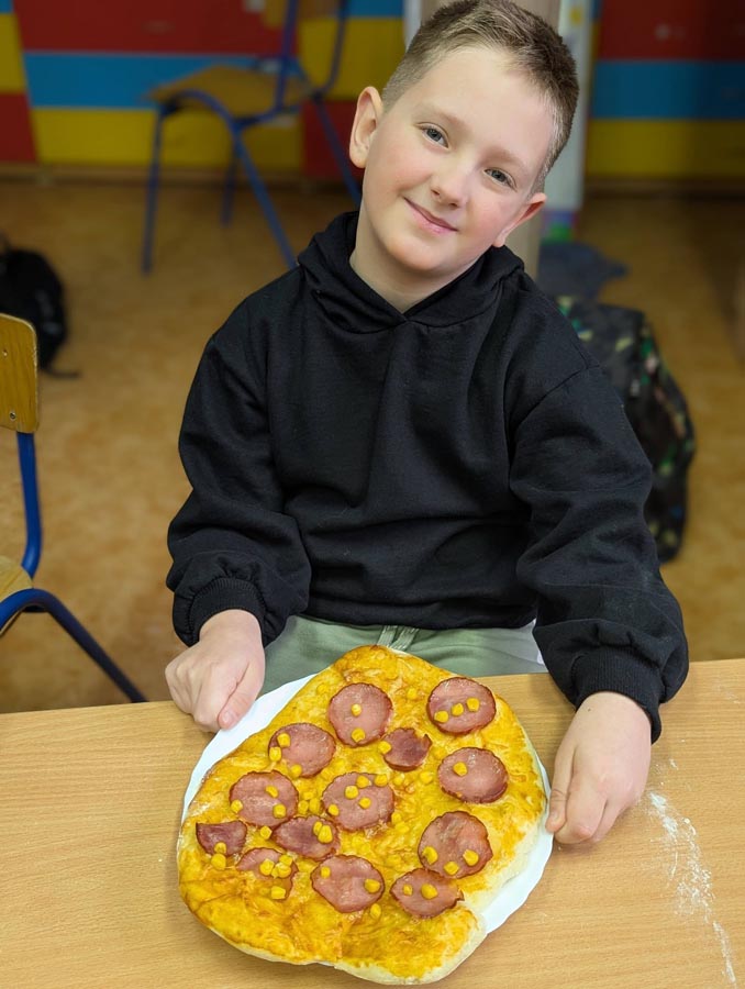 Nauka przez zabawę i smak, czyli pieczenie pizzy w Szkole Podstawowej w Boćwince