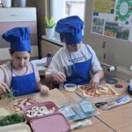 Nauka przez zabawę i smak, czyli pieczenie pizzy w Szkole Podstawowej w Boćwince