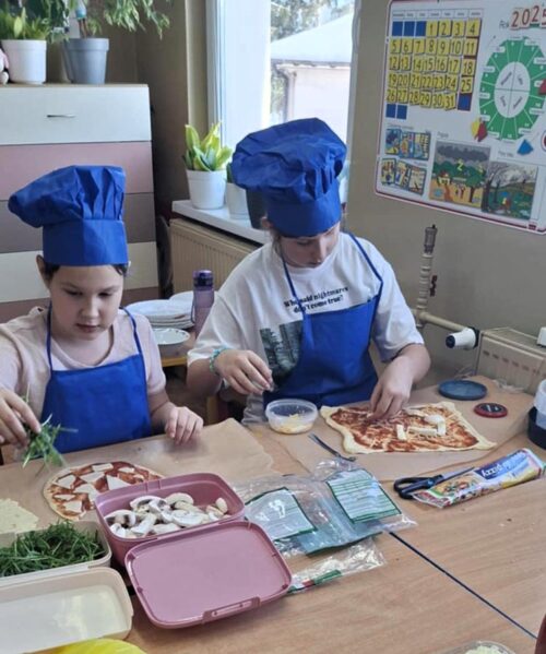 Nauka przez zabawę i smak, czyli pieczenie pizzy w Szkole Podstawowej w Boćwince