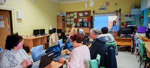 Senior Smart – telefon, internet, bezpieczeństwo – pierwsze warsztaty w SP3 w ramach Uniwersytetu Ludowego Pogranicza
