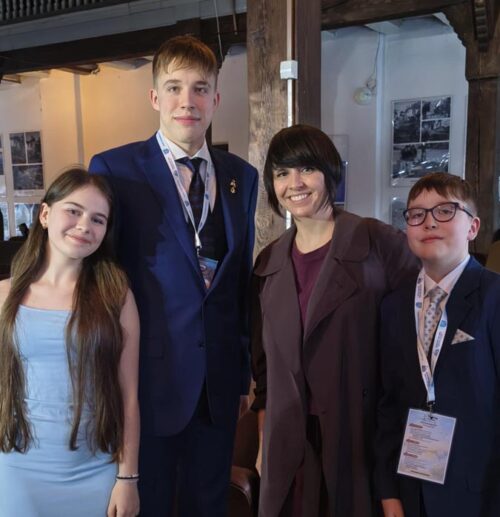 Młodzi gołdapscy wokaliści na Festiwalu Piosenki „Wróćmy na Jeziora”