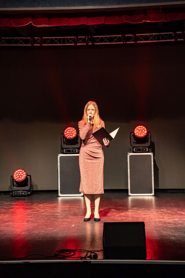 „Siła jest kobietą” – pełna widownia świętowała Dzień Kobiet w Domu Kultury