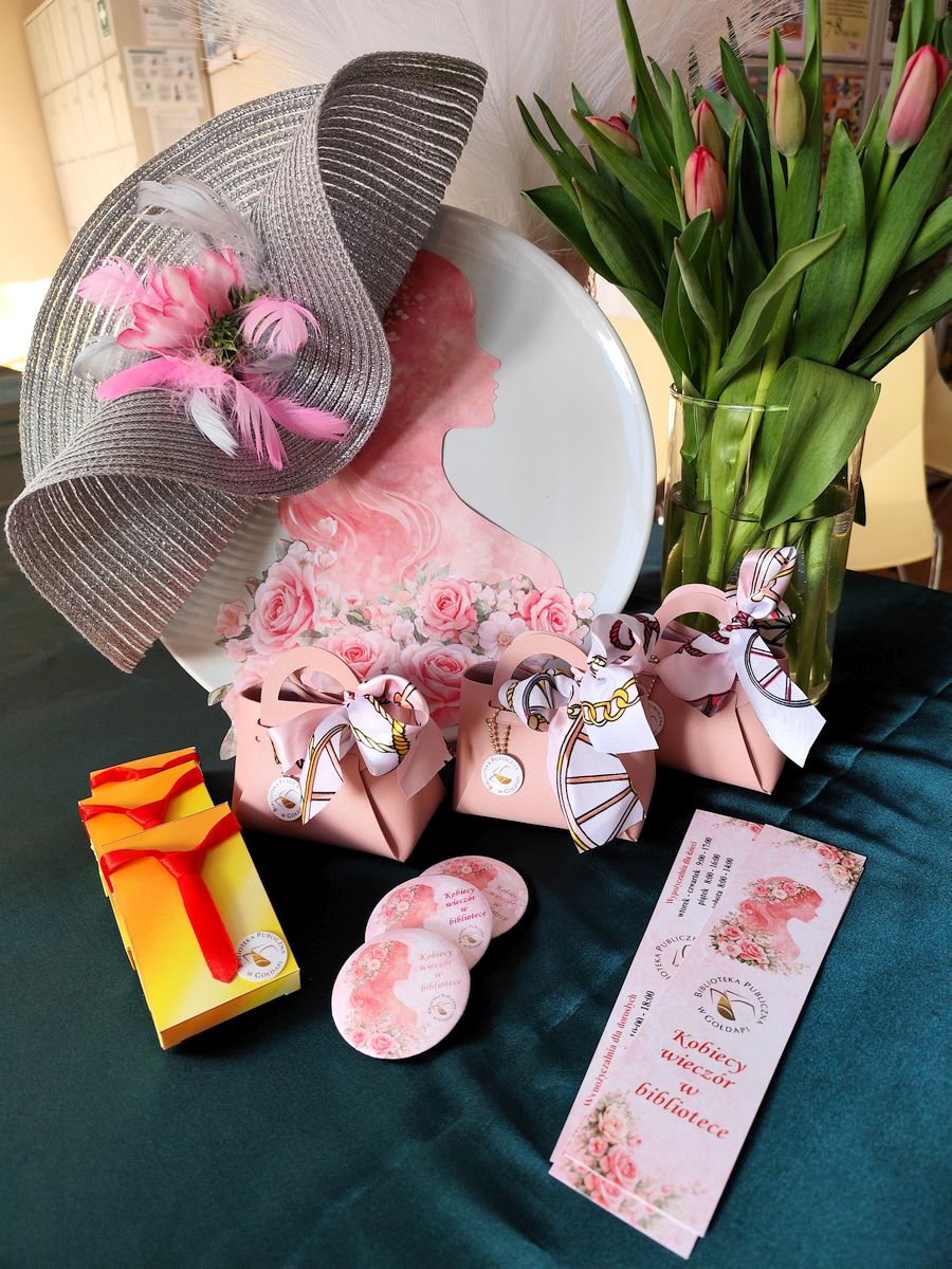 Obchody Dnia Kobiet w bibliotece