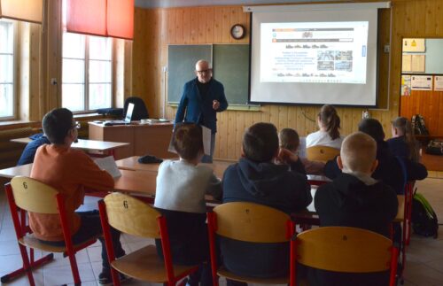 Warto odwiedzić szkołę w Lisach