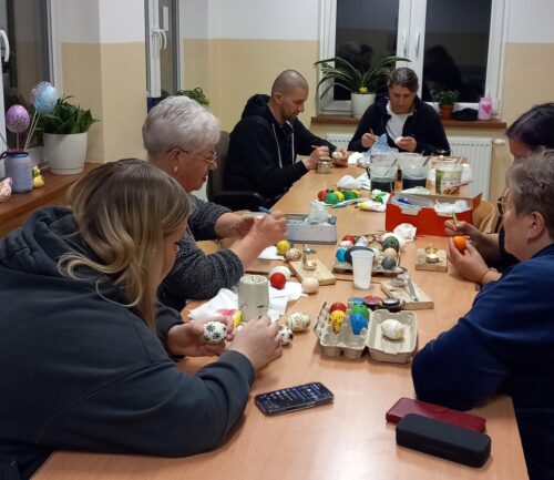 Warsztaty malowania pisanek wielkanocnych w Kozakach