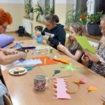 Zajęcia w świetlicy w Kozakach – wspólne świętowanie Dnia Kobiet