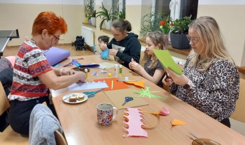 Zajęcia w świetlicy w Kozakach – wspólne świętowanie Dnia Kobiet