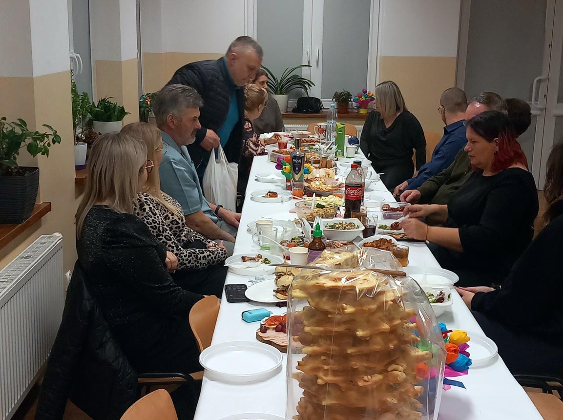 Zajęcia w świetlicy w Kozakach – wspólne świętowanie Dnia Kobiet