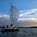 Obozy żeglarskie dla dzieci na Mazurach, co warto wiedzieć przed wyborem