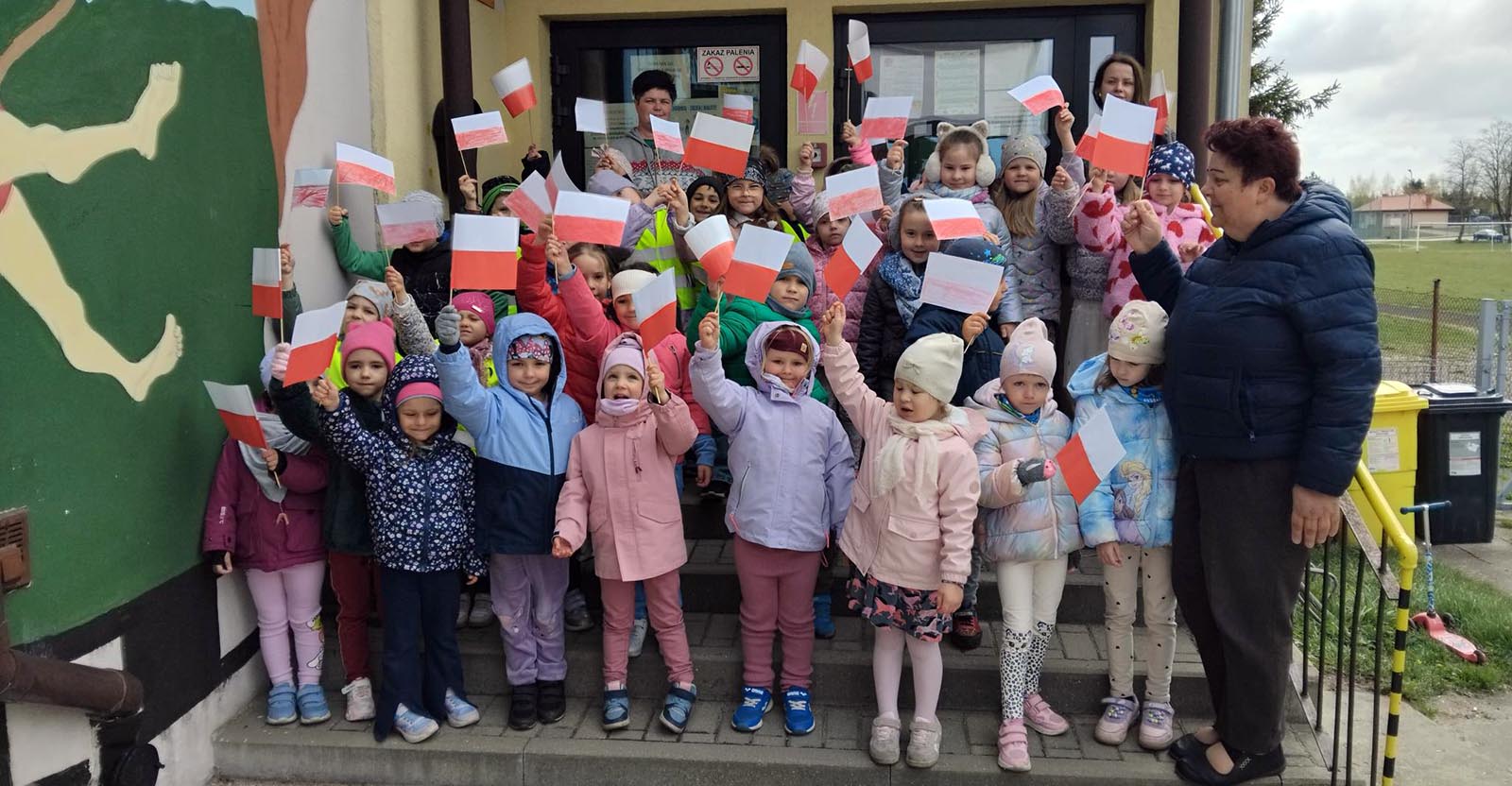 Banie Mazurskie. 2 maja dniem Flagi Rzeczypospolitej Polskiej