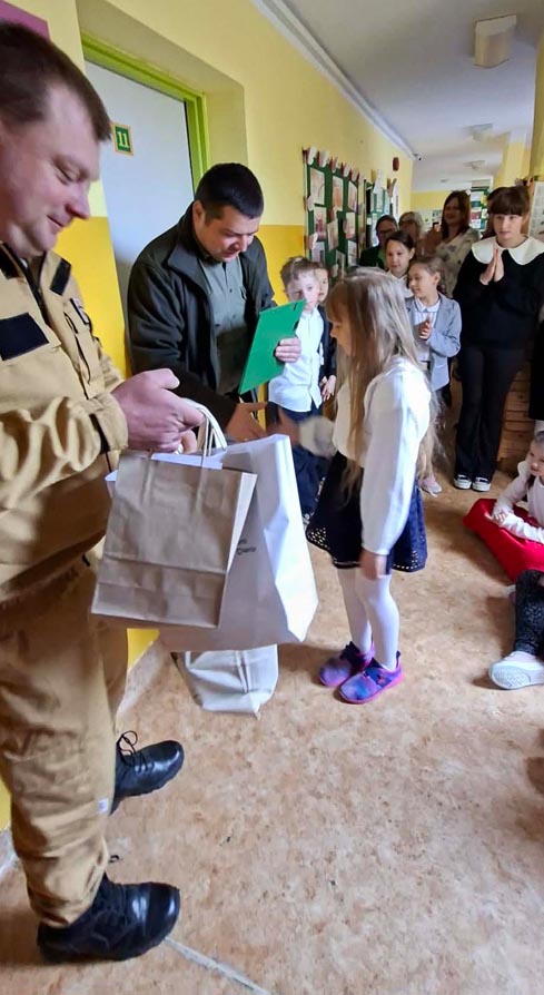 Sukces uczennic Szkoły Podstawowej w Boćwince w konkursie plastycznym „Nie dla ognia w lesie!”