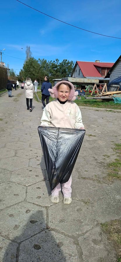 Razem dla Ziemi. Uczniowie ze Szkoły Podstawowej w Boćwince pokazują, jak dbać o środowisko w „Dzień Ziemi”