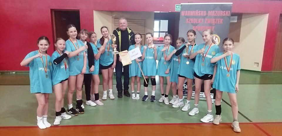 Piłkarki manualne z „Trójki” mistrzyniami województwa warmińsko-mazurskiego
