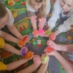 Projekt „Młodzi Kreatywni” pokazał, że nauka poprzez działanie i zabawę może być skuteczna