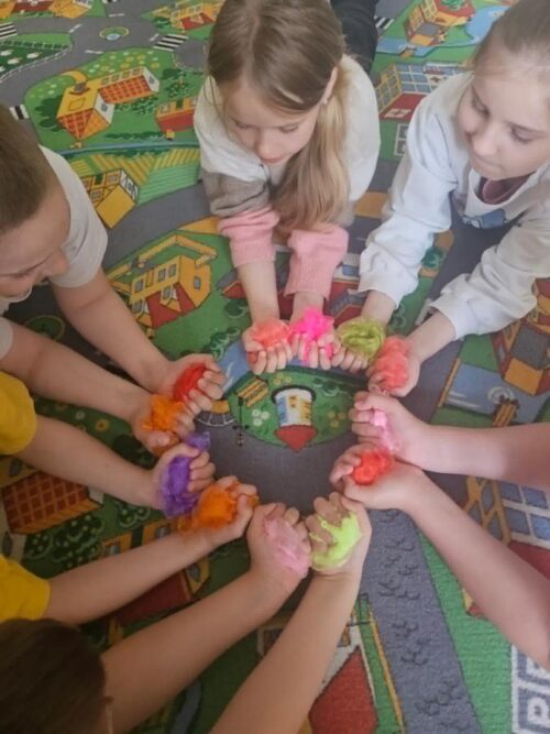 Projekt „Młodzi Kreatywni” pokazał, że nauka poprzez działanie i zabawę może być skuteczna
