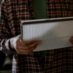 Skuteczne odpylanie w przemyśle: jak dobrać filtry powietrza do wymagających procesów?