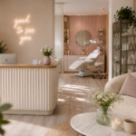 Urządzamy wspólnie nowoczesny salon kosmetyczny. Jak stworzyć wnętrze, które zachwyci klientki?
