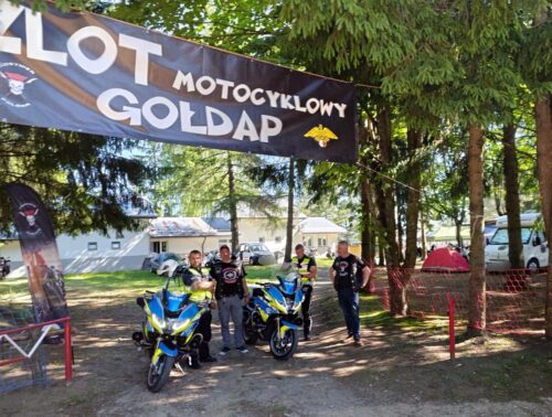 Policjanci zabezpieczają V Zlot Motocyklowy Kosynier Polska w Gołdapi
