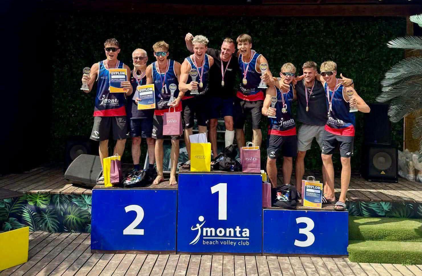 Jakub Czernicki wicemistrzem Polski w Siatkówce Plażowej Juniorów Młodszych