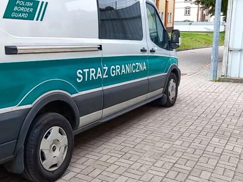 Z regionu. Eskortowali na lotnisko cudzoziemców oraz zatrzymali pijanego kierowcę