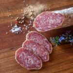 Wędzenie na zimno i gorąco — jak wybrać zrębki, temperaturę i czas wędzenia