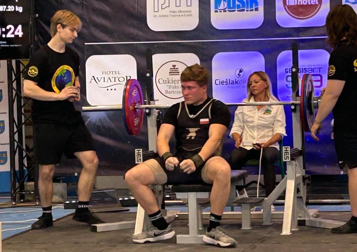 Kewin wycisnął 122,5 kg zajmując pierwsze miejsce w renomowanych zawodach